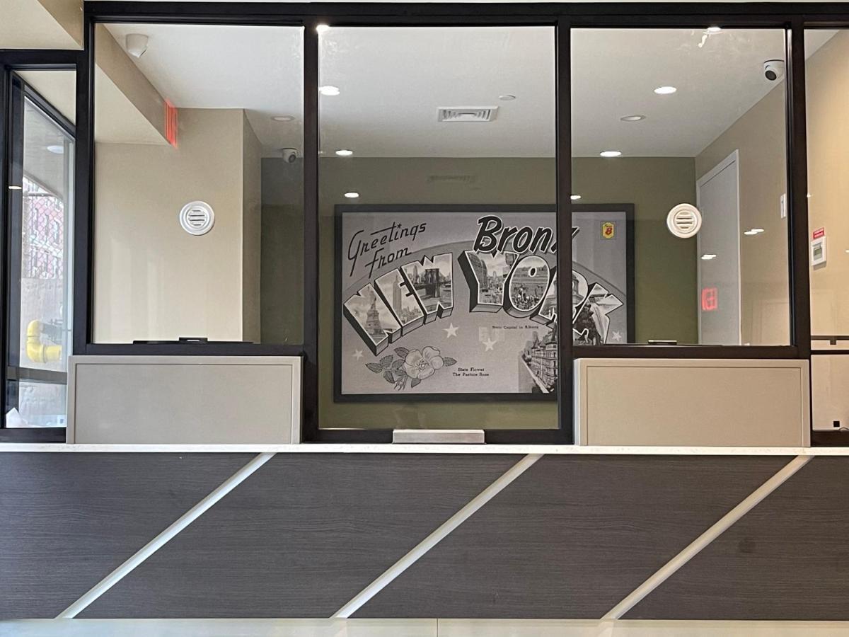 Hotel Super 8 By Wyndham Bronx Near Botanical Garden Nowy Jork Zewnętrze zdjęcie